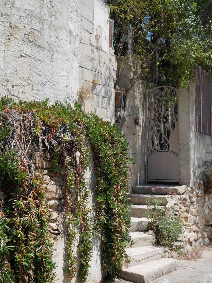 Nature Hostel La Ciotat Exteriör bild