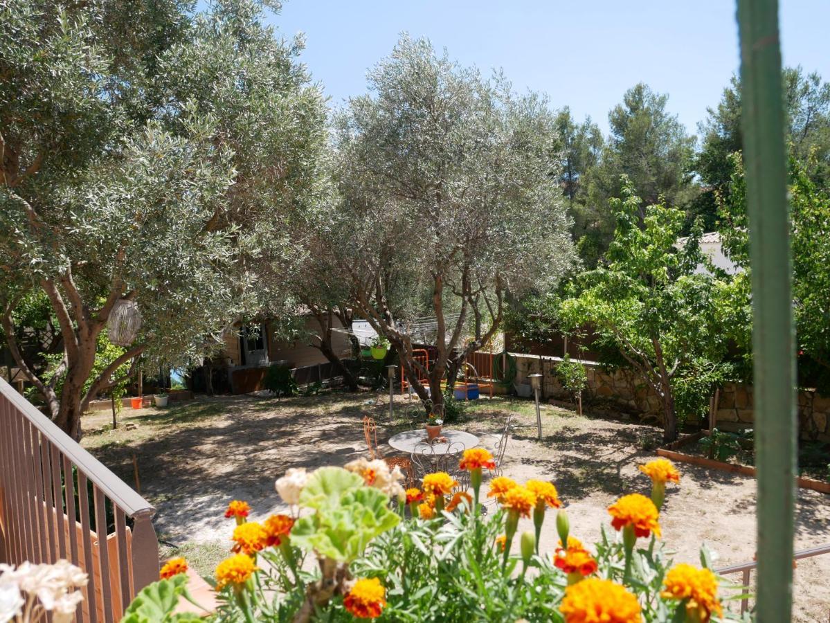 Nature Hostel La Ciotat Exteriör bild