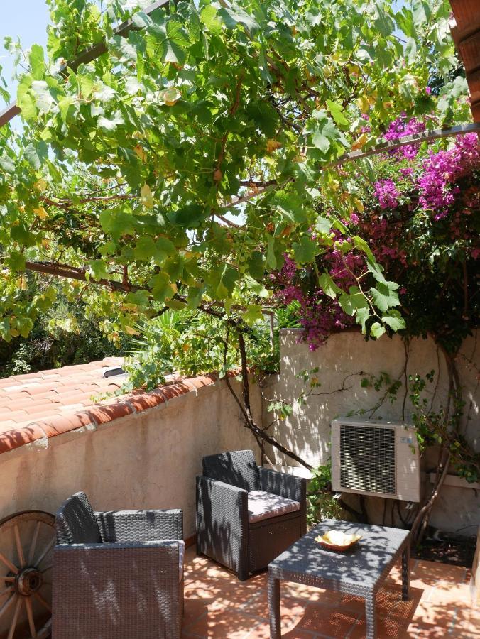 Nature Hostel La Ciotat Exteriör bild